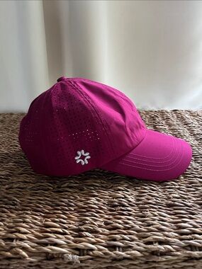 Women’s Vimhue Magenta Ponytail Cap SPF 50+
